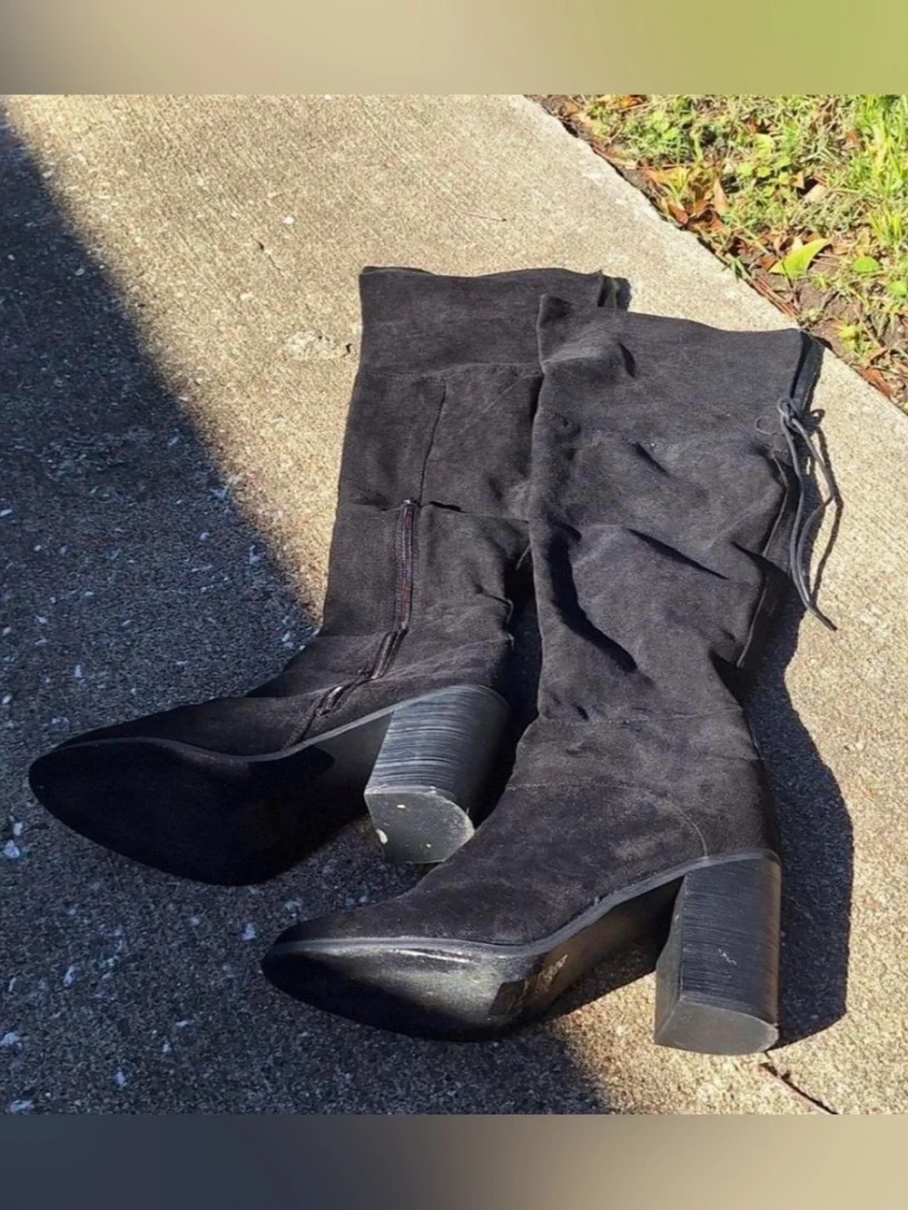Black Knee High boots ( Size 8 )